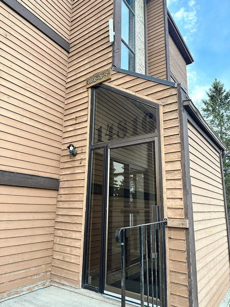 Cozy & Bright Private One-Bed Rm Apartment Edmonton