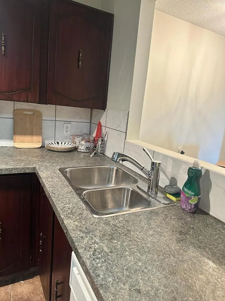 Cozy & Bright Private One-Bed Rm Apartment Edmonton