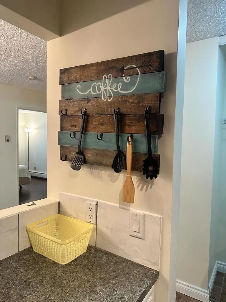 Cozy & Bright Private One-Bed Rm Apartment Edmonton Canada