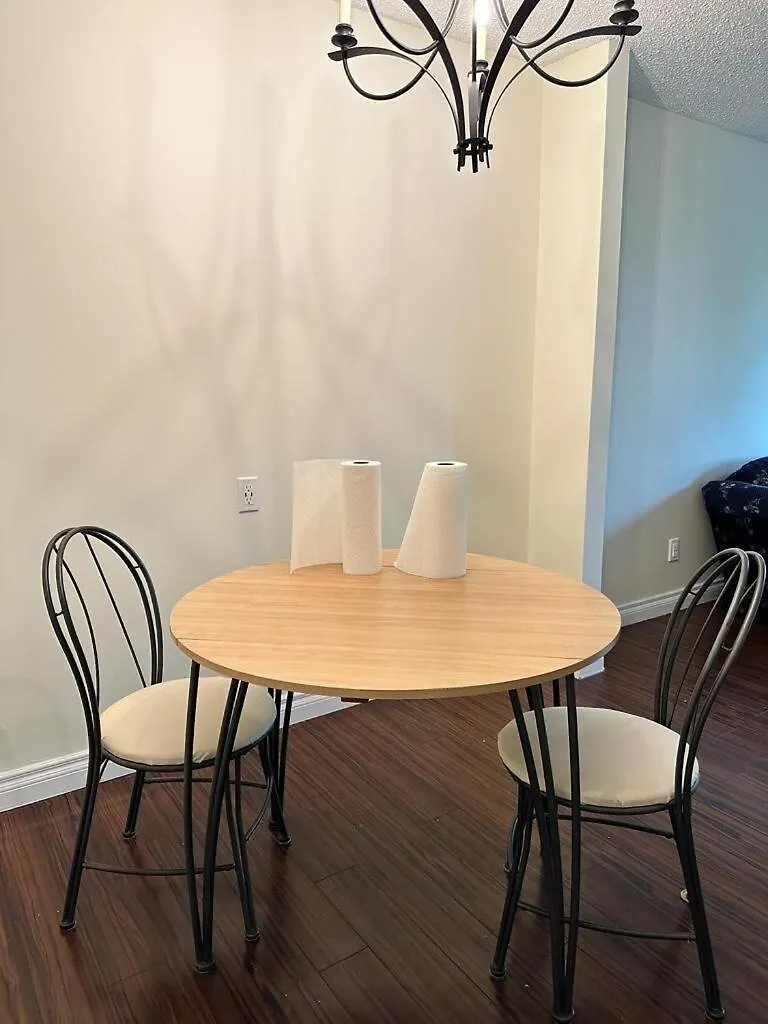 Cozy & Bright Private One-Bed Rm Apartment Edmonton